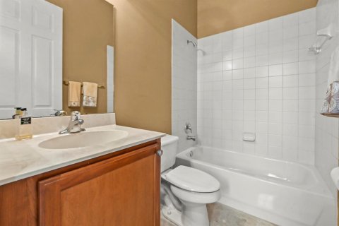 House in West Palm Beach, Florida 6 bedrooms, 360.83 sq.m. № 2180189 - photo 12