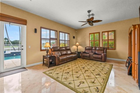House in West Palm Beach, Florida 6 bedrooms, 360.83 sq.m. № 2180189 - photo 18