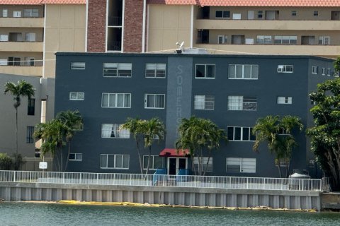 Condominio en venta en Deerfield Beach, Florida, 2 dormitorios, 74.79 m2 № 2146884 - foto 2