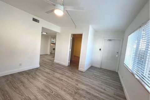 Condominio en venta en Deerfield Beach, Florida, 2 dormitorios, 74.79 m2 № 2146884 - foto 7