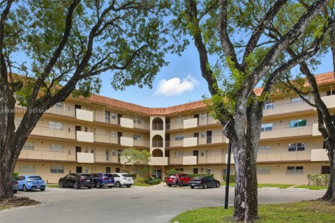 Copropriété à vendre à Lauderhill, Floride: 2 chambres, 104.98 m2 № 2081426 - photo 3