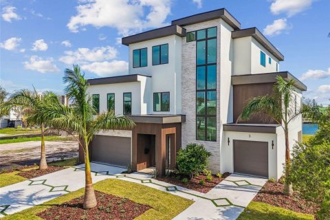 Casa en venta en Treasure Island, Florida, 4 dormitorios, 357.12 m2 № 1911578 - foto 5