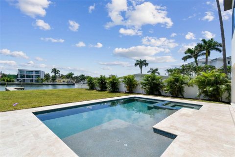 Casa en venta en Treasure Island, Florida, 4 dormitorios, 357.12 m2 № 1911578 - foto 15