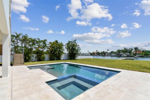 Casa en venta en Treasure Island, Florida, 4 dormitorios, 357.12 m2 № 1911578 - foto 16