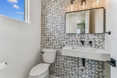 Casa en venta en Treasure Island, Florida, 4 dormitorios, 357.12 m2 № 1911578 - foto 25