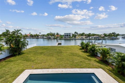 Casa en venta en Treasure Island, Florida, 4 dormitorios, 357.12 m2 № 1911578 - foto 14