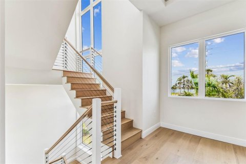 Casa en venta en Treasure Island, Florida, 4 dormitorios, 357.12 m2 № 1911578 - foto 18