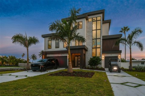 Casa en venta en Treasure Island, Florida, 4 dormitorios, 357.12 m2 № 1911578 - foto 4