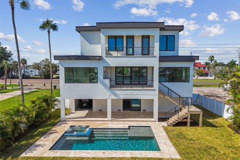 Casa en venta en Treasure Island, Florida, 4 dormitorios, 357.12 m2 № 1911578 - foto 9