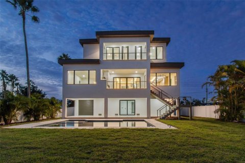 Casa en venta en Treasure Island, Florida, 4 dormitorios, 357.12 m2 № 1911578 - foto 12