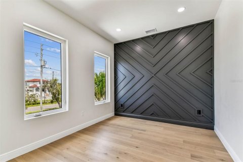 Casa en venta en Treasure Island, Florida, 4 dormitorios, 357.12 m2 № 1911578 - foto 20