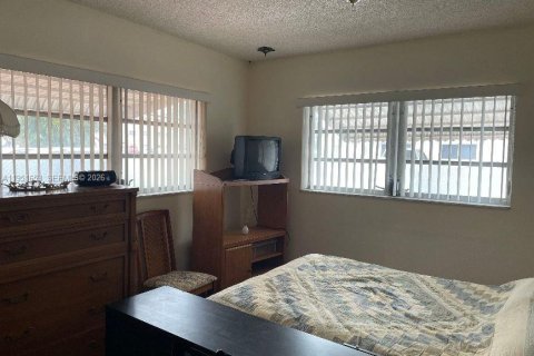 Condo in Hollywood, Florida, 2 bedrooms № 2241840 - photo 10