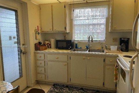 Condo in Hollywood, Florida, 2 bedrooms № 2241840 - photo 5