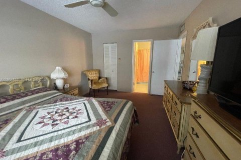 Condo in Hollywood, Florida, 2 bedrooms № 2241840 - photo 7