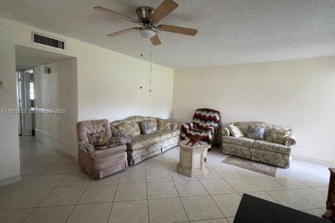 Condo in Hollywood, Florida, 2 bedrooms № 2241840 - photo 3