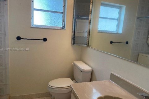 Condo in Hollywood, Florida, 2 bedrooms № 2241840 - photo 11
