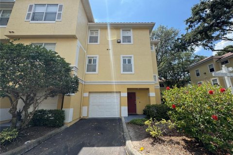 Condominio en alquiler en Maitland, Florida, 4 dormitorios, 158.58 m2 № 1783027 - foto 1