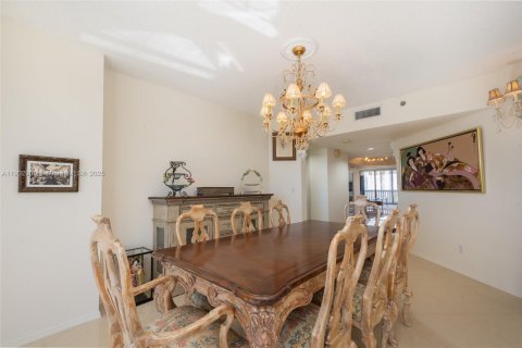 Купить кондоминиум в Авентура, Флорида 2 спальни, 244.33м2, № 1966098 - фото 11