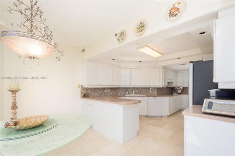 Купить кондоминиум в Авентура, Флорида 2 спальни, 244.33м2, № 1966098 - фото 2