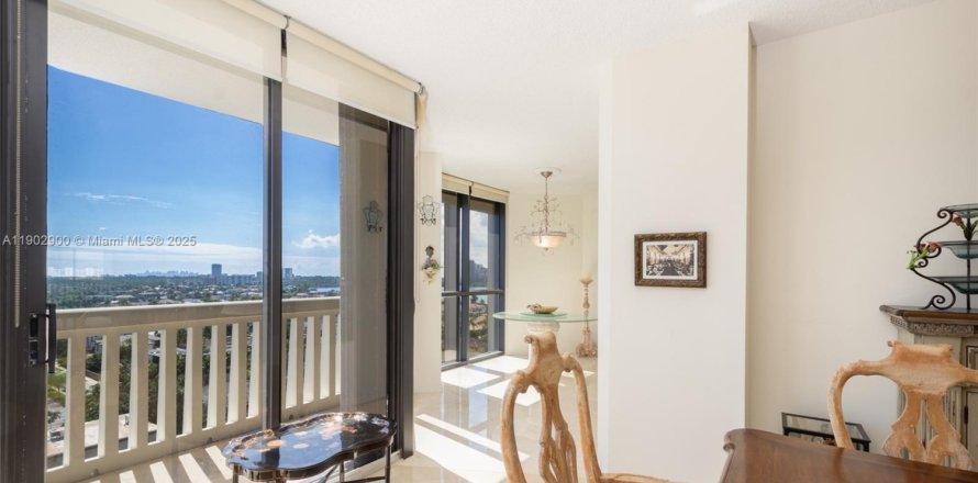 Кондоминиум с 2 спальнями в Авентура, Флорида № 1966098