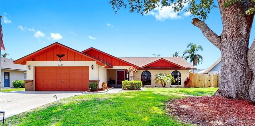 House in Bradenton, Florida 3 bedrooms, 171.5 sq.m. № 1744943