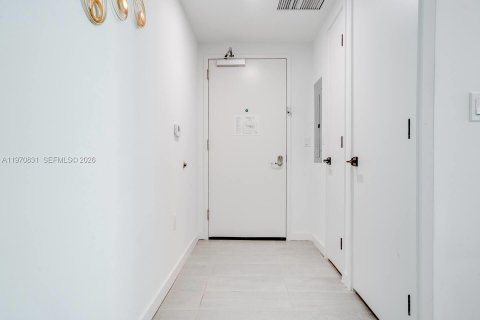 Condominio en venta en Miami, Florida, 1 dormitorio, 51 m2 № 2032881 - foto 17