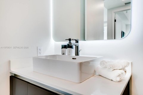 Condominio en venta en Miami, Florida, 1 dormitorio, 51 m2 № 2032881 - foto 13