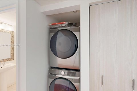Copropriété à louer à Miami, Floride: 2 chambres, 112.6 m2 № 1855007 - photo 10