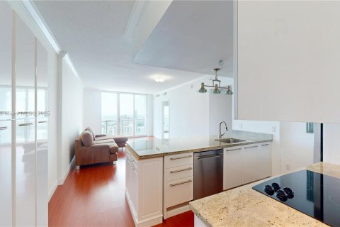 Copropriété à louer à Miami, Floride: 2 chambres, 112.6 m2 № 1855007 - photo 1