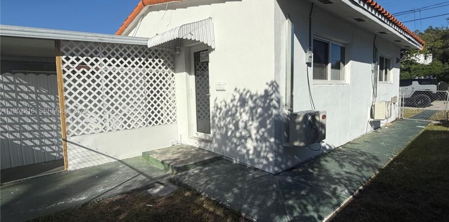 Дом в Майами, Флорида 1 спальня, 217.95м2 № 2006488