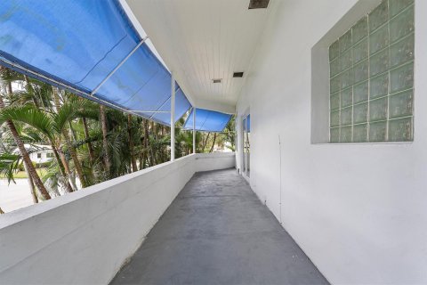 Villa ou maison à louer à Surfside, Floride: 4 chambres, 200.02 m2 № 1897104 - photo 9