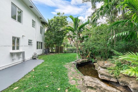 Villa ou maison à louer à Surfside, Floride: 4 chambres, 200.02 m2 № 1897104 - photo 12