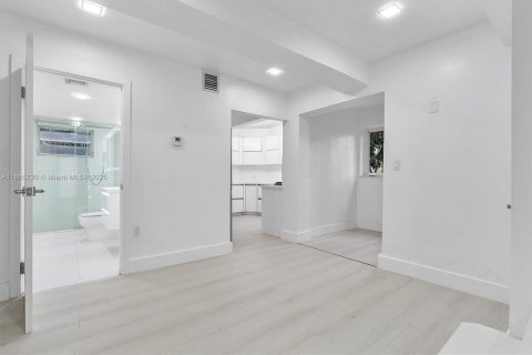 Villa ou maison à louer à Surfside, Floride: 4 chambres, 200.02 m2 № 1897104 - photo 19