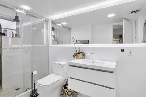 Villa ou maison à louer à Surfside, Floride: 4 chambres, 200.02 m2 № 1897104 - photo 6