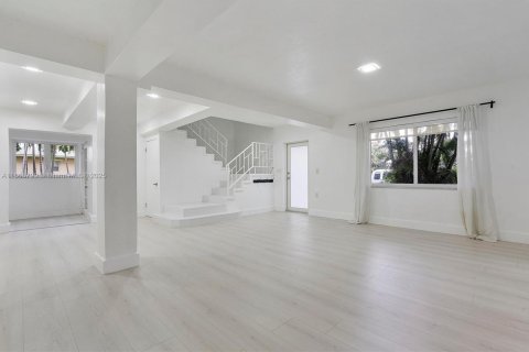 Villa ou maison à louer à Surfside, Floride: 4 chambres, 200.02 m2 № 1897104 - photo 17