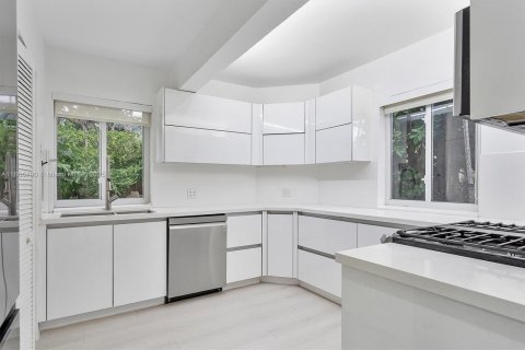 Villa ou maison à louer à Surfside, Floride: 4 chambres, 200.02 m2 № 1897104 - photo 22