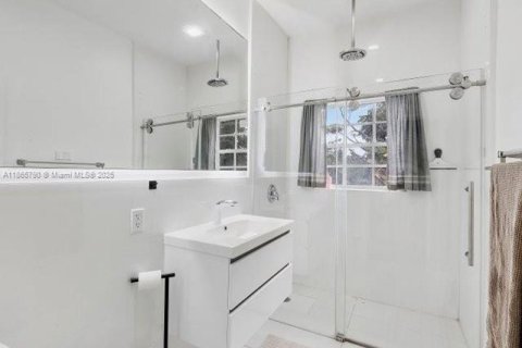 Villa ou maison à louer à Surfside, Floride: 4 chambres, 200.02 m2 № 1897104 - photo 5