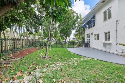 Villa ou maison à louer à Surfside, Floride: 4 chambres, 200.02 m2 № 1897104 - photo 16
