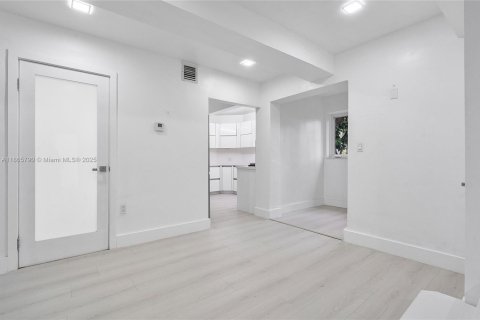 Villa ou maison à louer à Surfside, Floride: 4 chambres, 200.02 m2 № 1897104 - photo 20