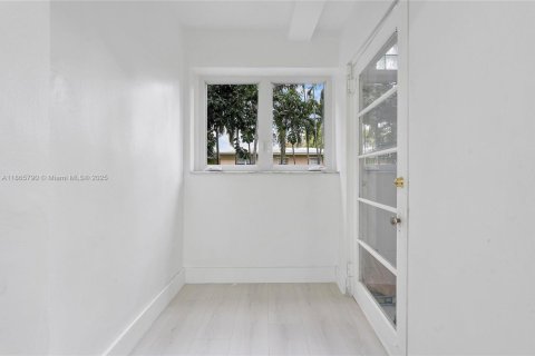 Villa ou maison à louer à Surfside, Floride: 4 chambres, 200.02 m2 № 1897104 - photo 27