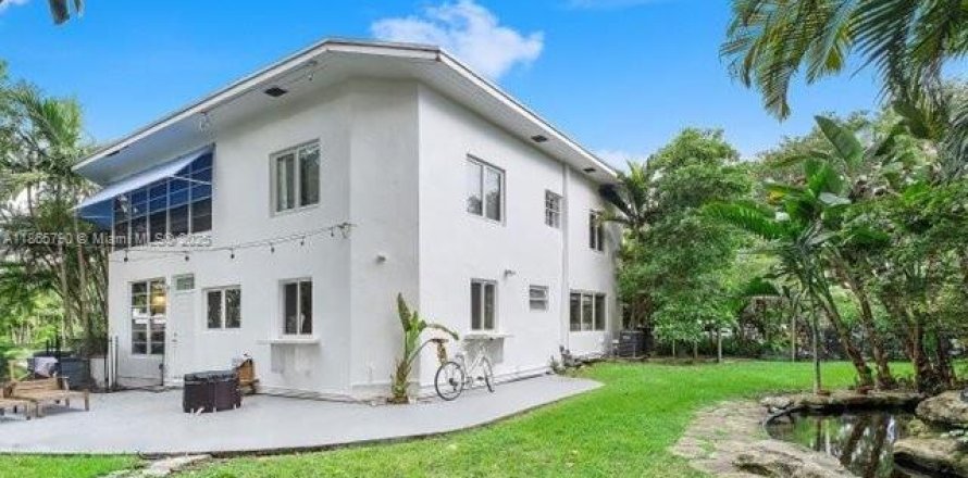 Villa ou maison à Surfside, Floride 4 chambres, 200.02 m2 № 1897104