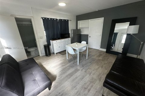 Снять в аренду коммерческую недвижимость в Майами, Флорида 1 спальня, 55.74м2, № 2045506 - фото 11