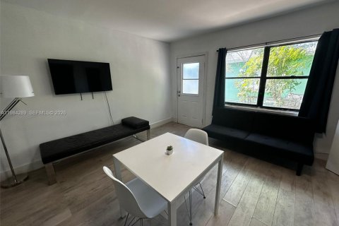 Снять в аренду коммерческую недвижимость в Майами, Флорида 1 спальня, 55.74м2, № 2045506 - фото 7