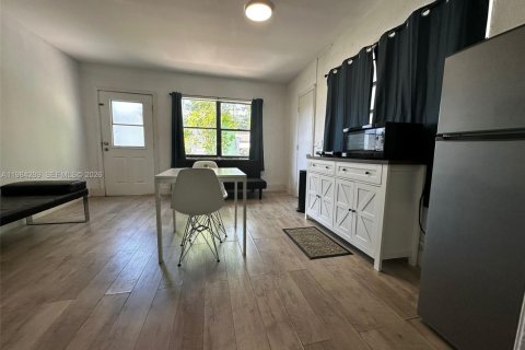 Коммерческая недвижимость в Майами, Флорида 1 спальня, 55.74м2 № 2045506