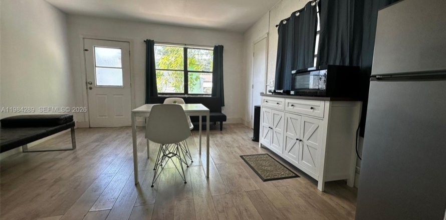 Коммерческая недвижимость в Майами, Флорида 1 спальня, 55.74м2 № 2045506