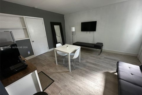 Снять в аренду коммерческую недвижимость в Майами, Флорида 1 спальня, 55.74м2, № 2045506 - фото 3