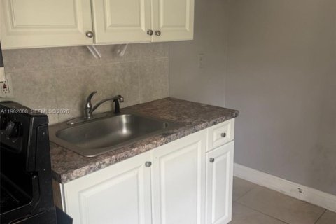 Apartment in Hollywood, Florida 1 bedroom, 34.84 sq.m. № 2043202 - photo 2