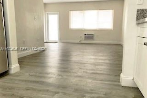 Снять в аренду квартиру в Майами-Бич, Флорида 1 спальня, 69.68м2, № 1982969 - фото 6