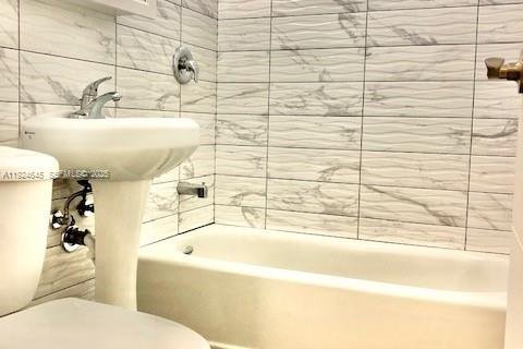 Снять в аренду квартиру в Майами-Бич, Флорида 1 спальня, 69.68м2, № 1982969 - фото 2