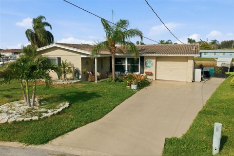 House in Hudson, Florida 2 bedrooms, 97.08 sq.m. № 2259264